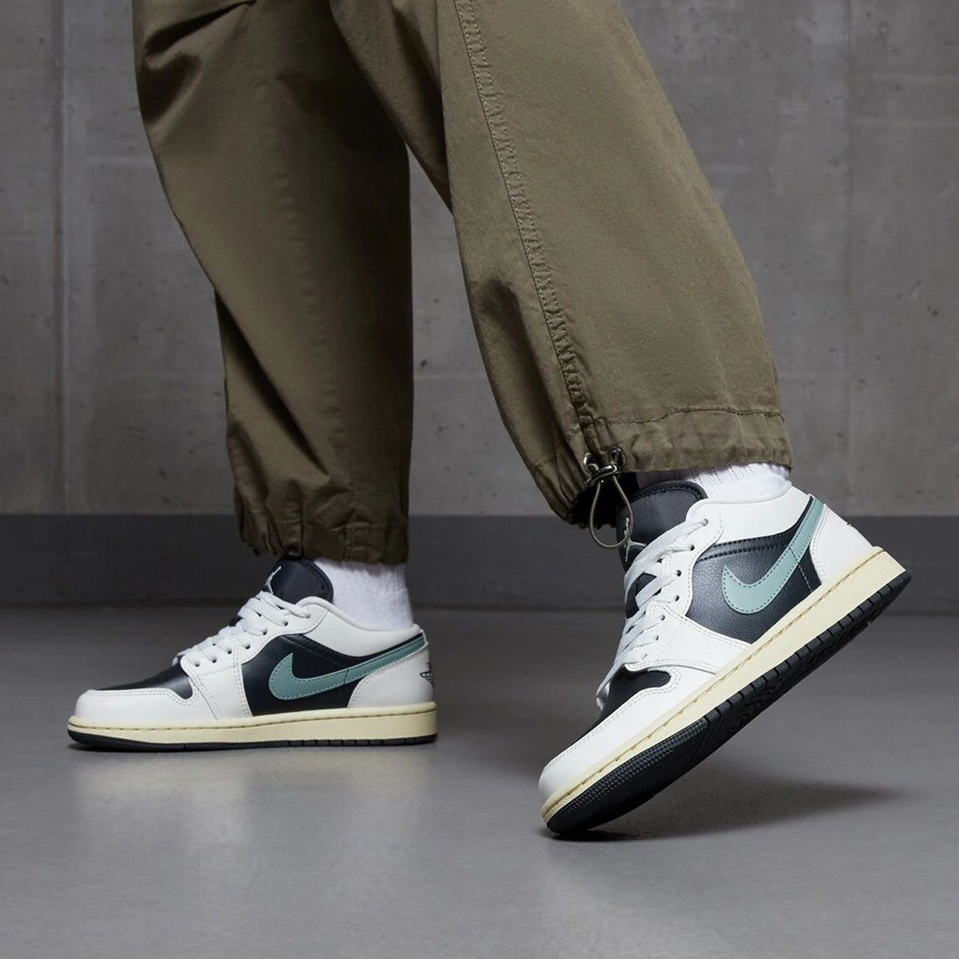 Nike Air Jordan 1 Jade Smoke