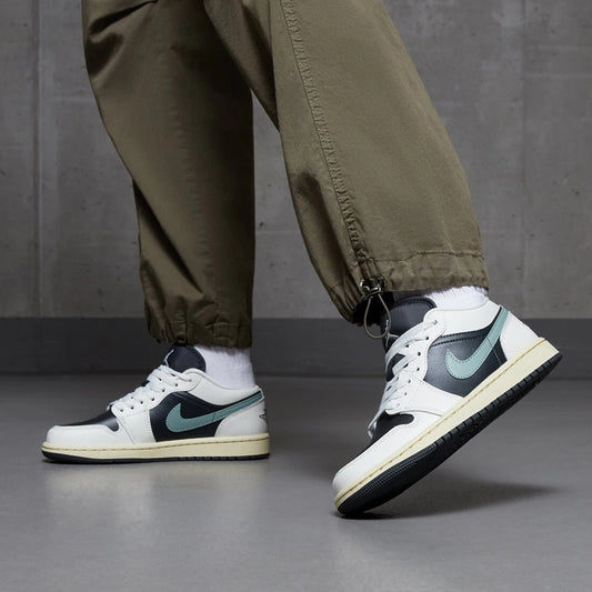 Nike Air Jordan 1 Jade Smoke